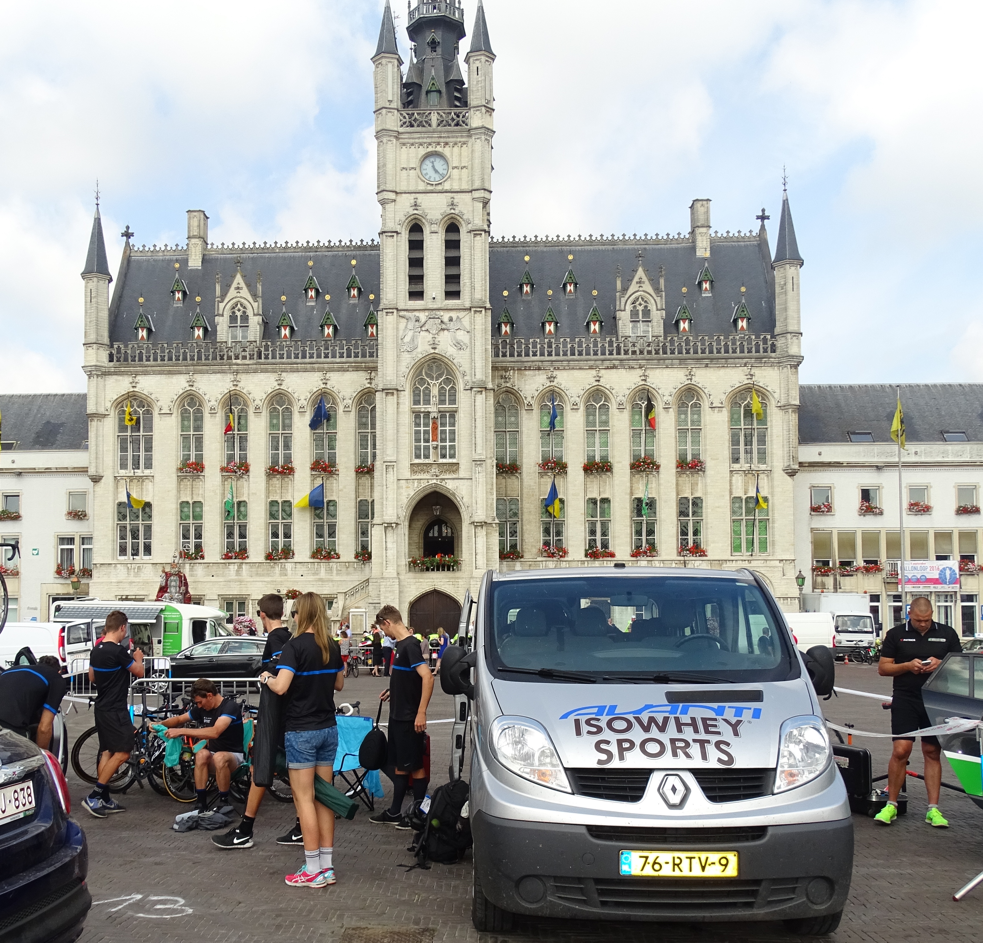 Waar  kopen  a escort in Sint-Niklaas, Vlaanderen